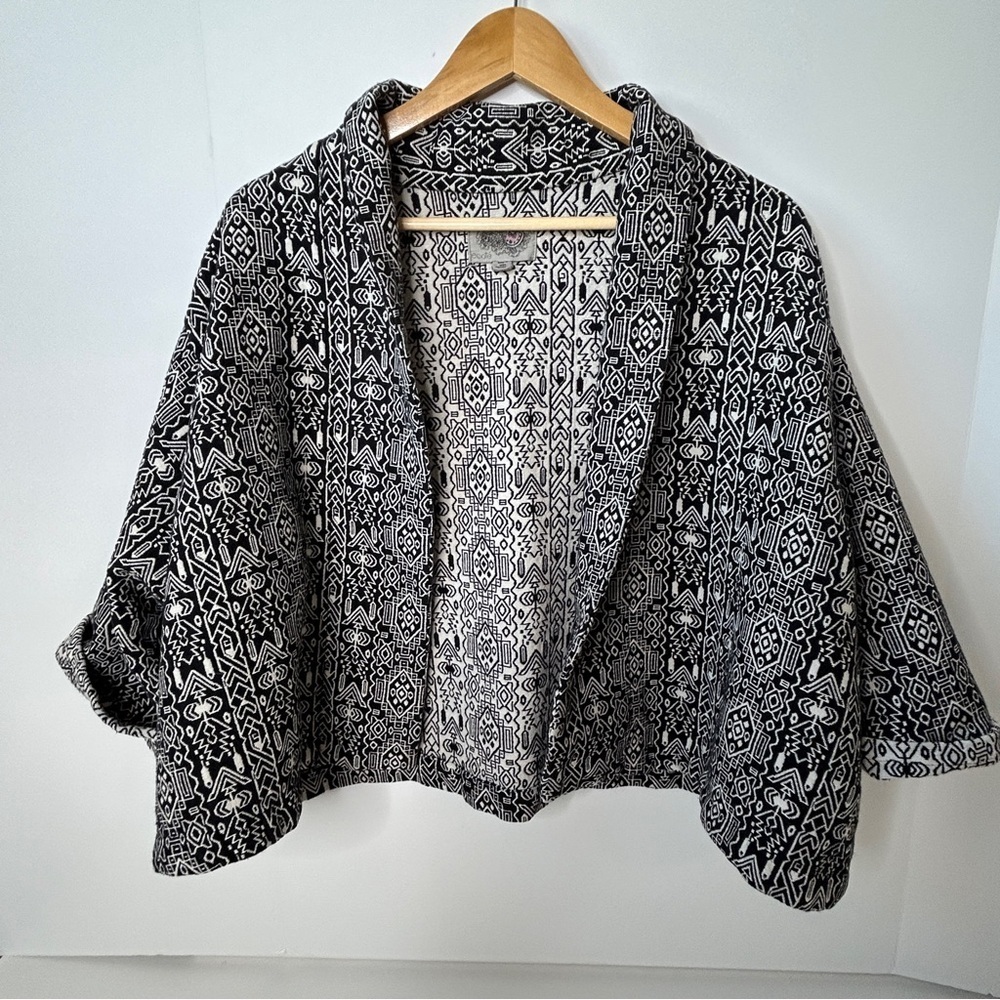 Ecote Open Front Women's Geometric/Aztec Black & White Open Front Blazer | Sz‎ M